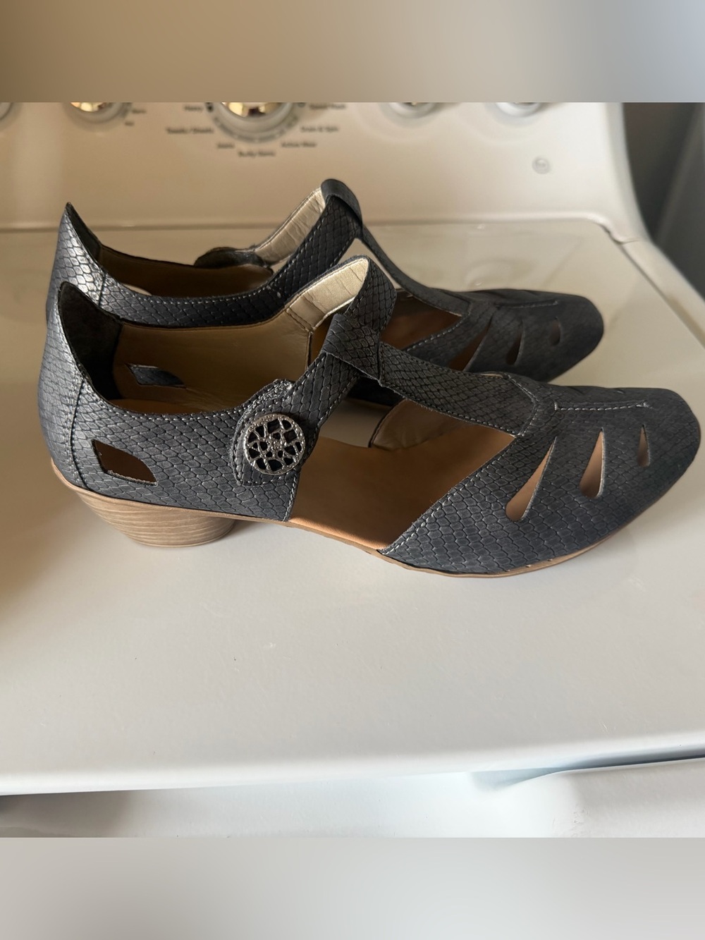 Rieker Black Textured T-Strap Sandals with Decorative Button EU size 42 US 10